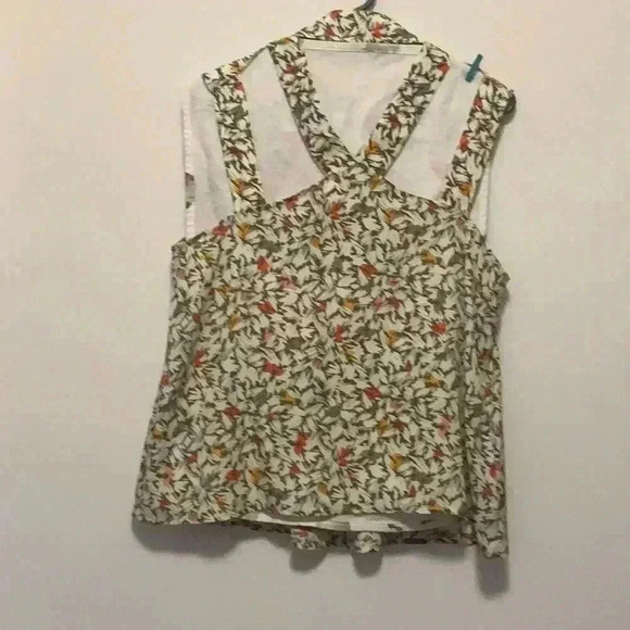 BCBGeneration top w back cutouts,  light, airy, button-down tunic - Picture 2 of 5